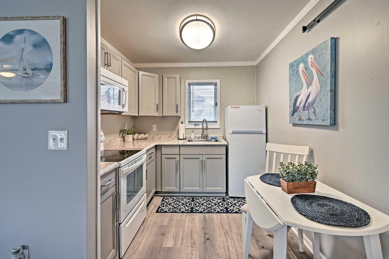 Surfside Beach Couples Retreat With Balcony! شاطئ ميرتل المظهر الخارجي الصورة
